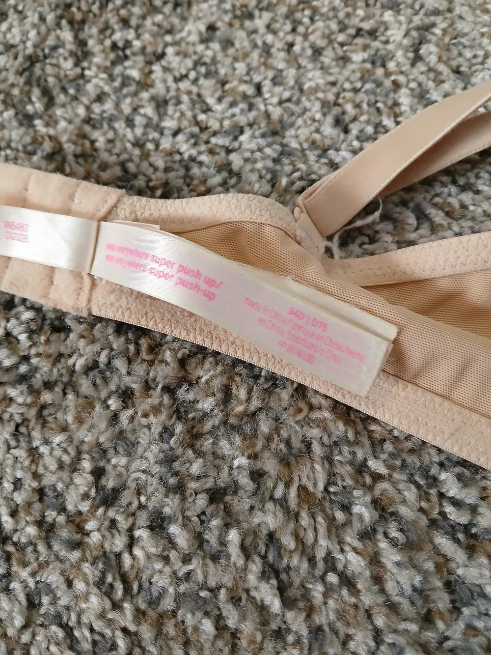Victoria’s Secret PINK Beige‎ Wear Everywhere Push Up Bra Size 34D